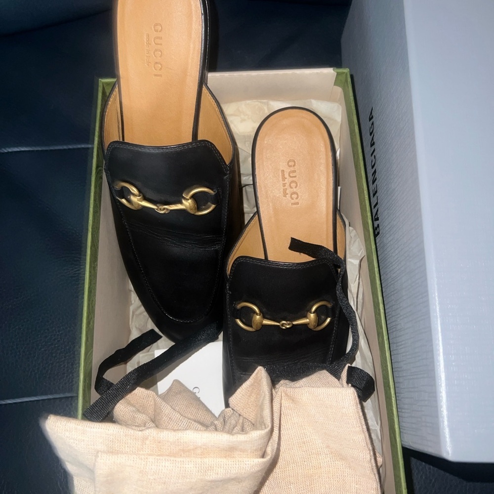 Brand new Gucci mules size 7 
Comes with box